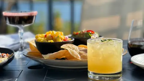 Best Happy Hour Seattle: Unbeatable Deals & Drinks